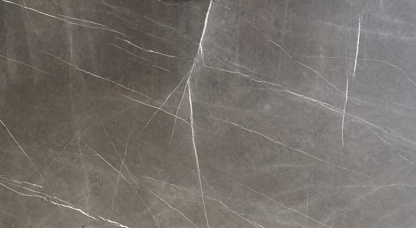 Épaisseur et finition de tranche du coloris Pietra Grey